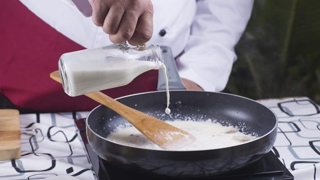 El bacalao a la parmesana que le da mil vueltas al tradicional 'pil pil'