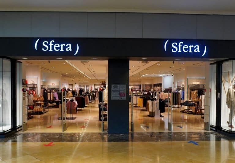 El bolso clásico con cadena de Sfera que es imposible que no te guste