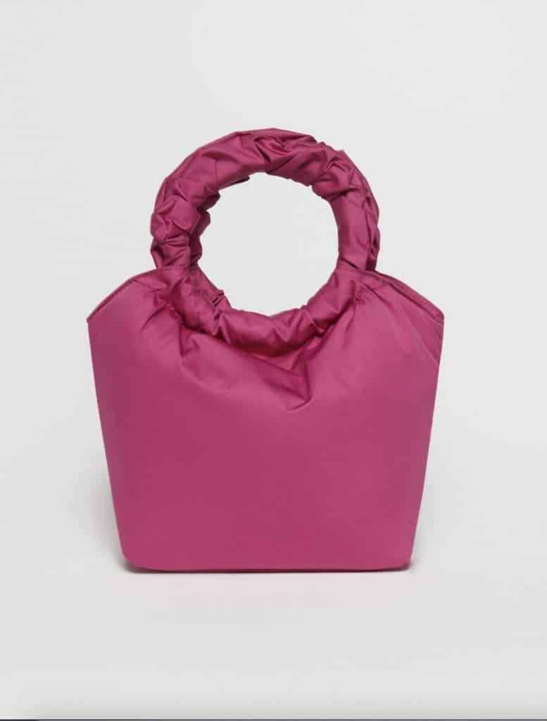 El bolso clásico con cadena de Sfera que es imposible que no te guste