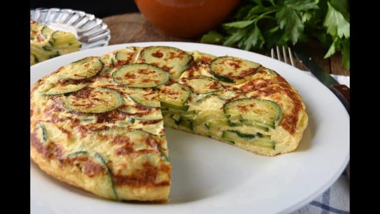 Cómo hacer una tortilla de calabacín y queso mejor que la de patatas