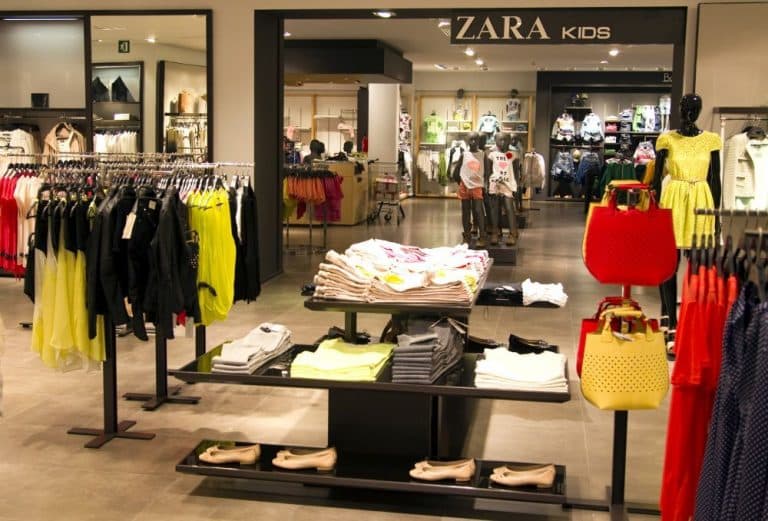 La gabardina efecto piel de Zara para que todos alucinen con tu estilo
