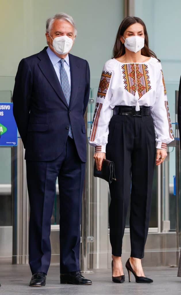 Reina Letizia homenaje Ucrania blusa