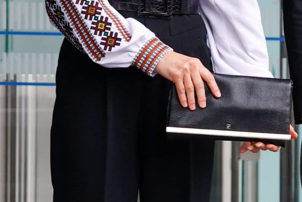 Bolso Reina Letizia look Ucrania