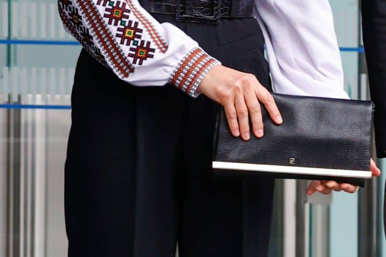 Letizia rompe la sobriedad: blazer rosa de Zara, el look de 2026