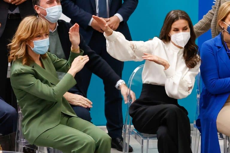 Reina Letizia: de su bailecito de J. Balvin a quedarse a rayas