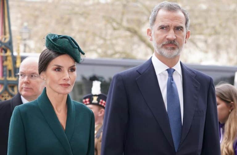 La Reina Isabel II, apoyo incondicional a los Reyes Felipe y Letizia aunque Corinna siente en el banquillo a Don Juan Carlos