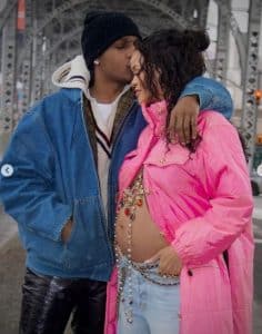 Rihanna - embarazo barriga al aire
