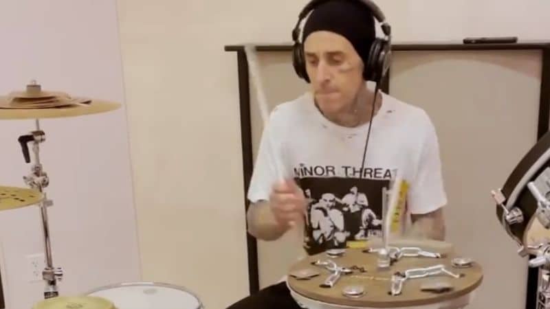 Travis Barker batería