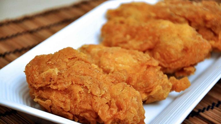 Los trucos para hacer unas alitas de pollo rebozadas de escándalo