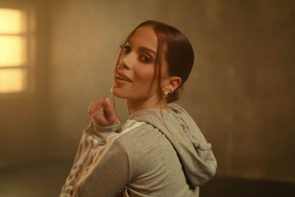 Anitta, conquista Tik Tok con un sensual baile y le llueven las críticas: "Si las chicas quieren hacer lo mismo para la sociedad son perras"