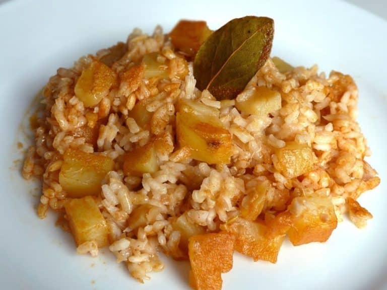 Este arroz con patatas exprés está más rico que la paella 