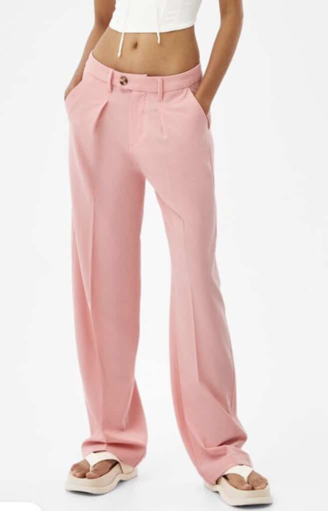 Bershka apuesta por este vestido de flores para primavera