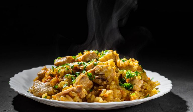 Cómo hacer un arroz con pollo al horno en menos de una hora 