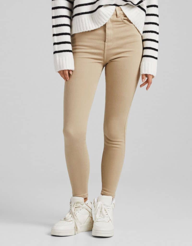 Bershka rebaja un 30% esta elegante blazer para primavera 