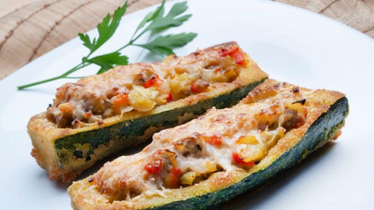 Este es el relleno perfecto para unos calabacines al microondas