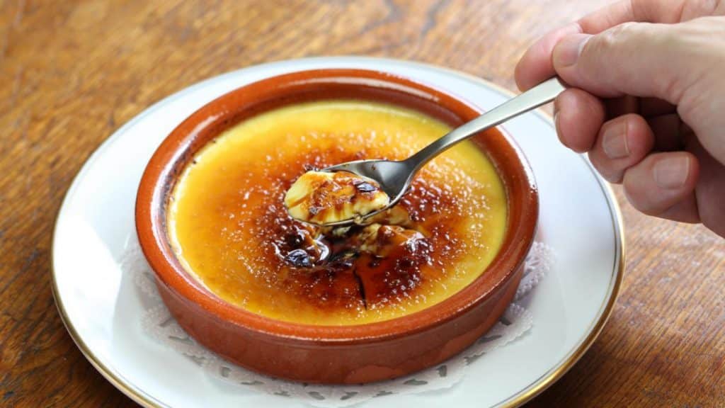 La receta tradicional para elaborar la crema catalana perfecta