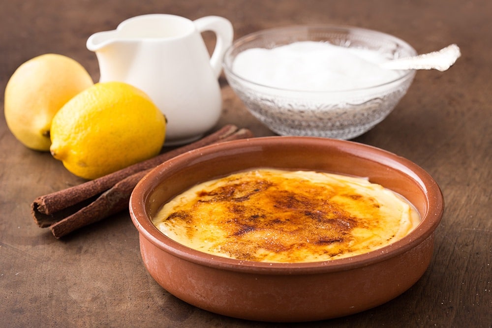 La receta tradicional para elaborar la crema catalana perfecta