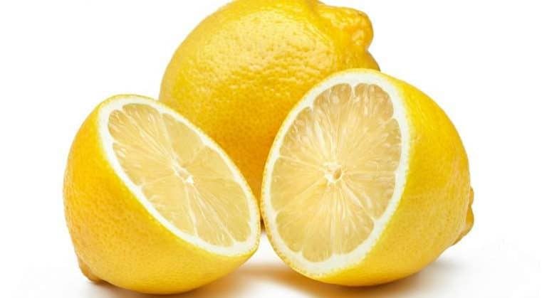Olvídate de las manchas en tu rostro con limón y perejil