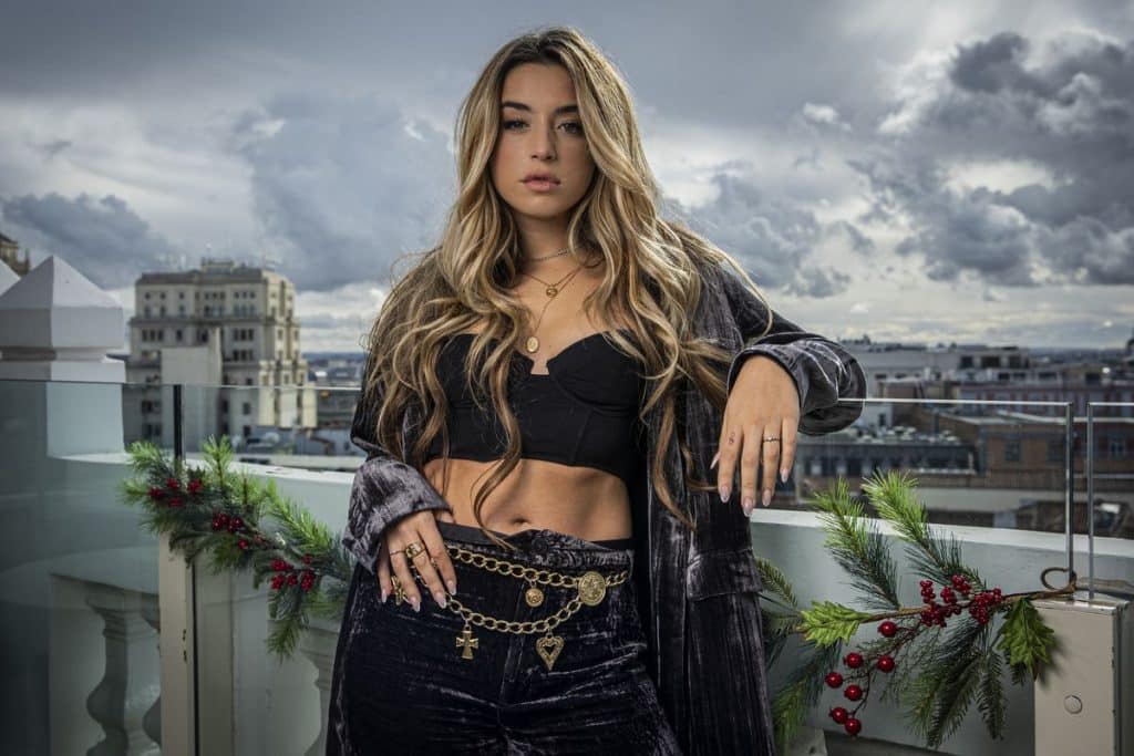 Lola Índigo explica sus polémicas fotos con Achraf Hakimi