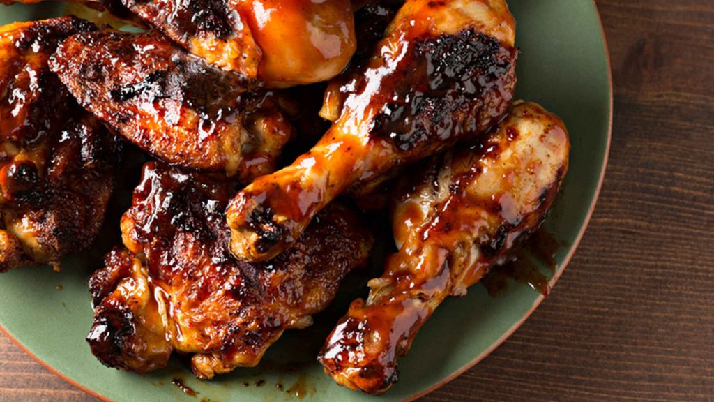 Cómo hacer unos sabrosos muslos de pollo a la barbacoa en 30 minutos Cómo hacer unos sabrosos muslos de pollo a la barbacoa en 30 minutos