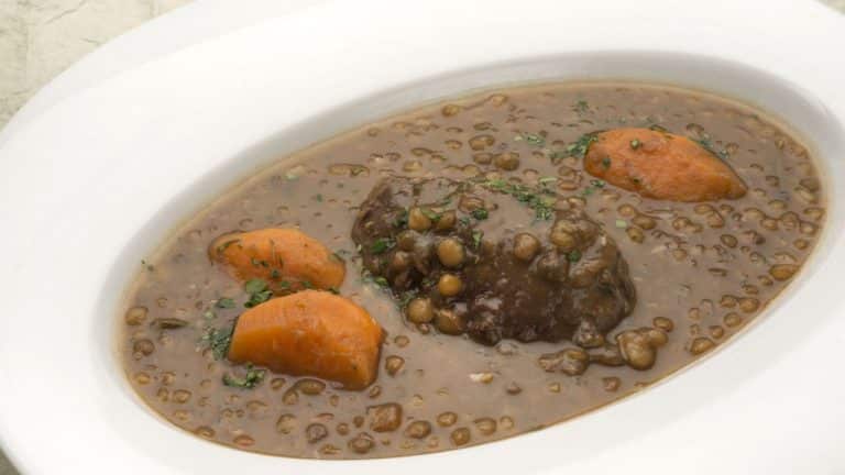 Las lentejas con carrilleras que deberías hacer todas las semanas