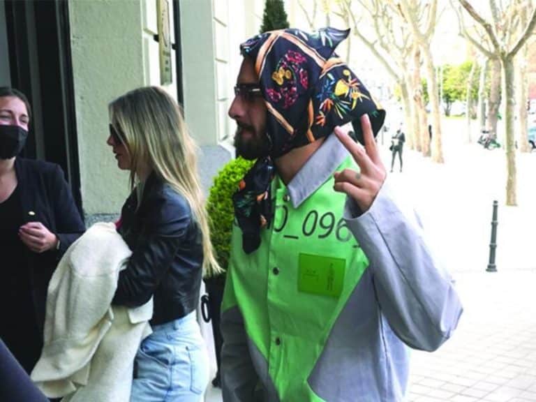 Maluma, con un pañuelo a lo doña Rogelia, y Susana Gómez, presumen de amor en Madrid