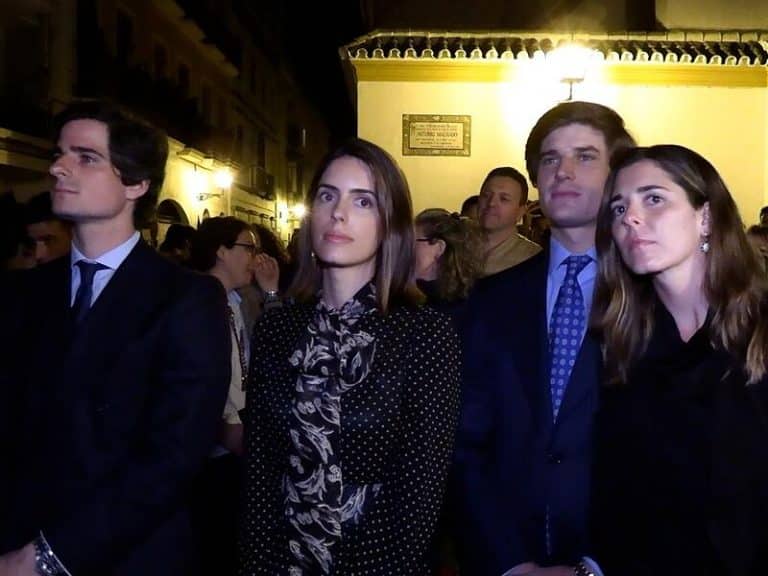 Belén Corsini y Sofía Palazuelo, ‘reinas’ en ‘La madrugá’ de Dueñas que tanto amaba la Duquesa de Alba