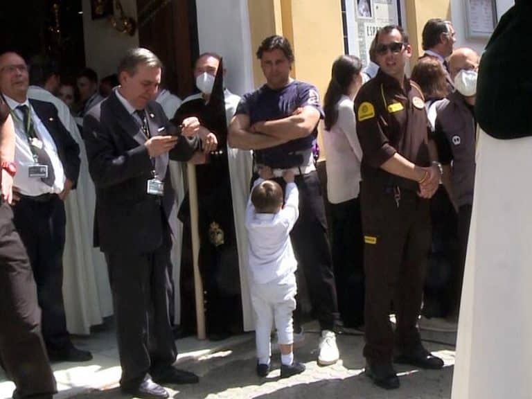 Francisco Rivera, todo un padrazo feliz com Curro viven la Semana Santa