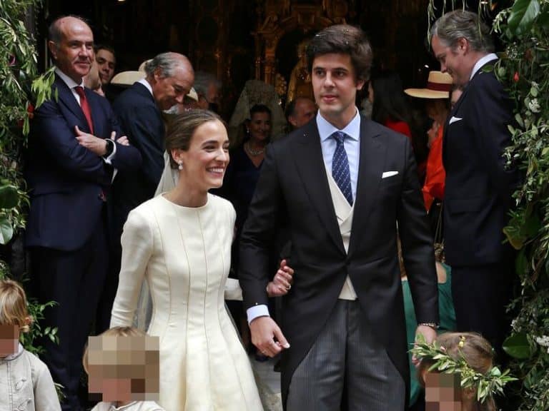 Belén Corsini y Carlos Fitz-James Stuart asisten a la boda de Borja Corsini