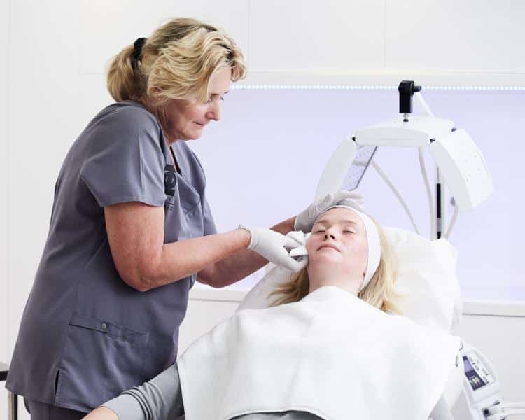 Peeling facial con un dermatólogo
