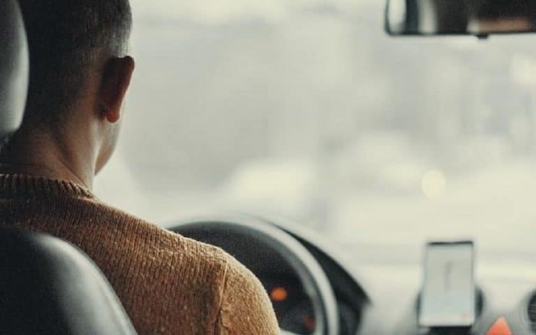 ¿Qué hay que revisar en el coche antes de hacer una escapada?
