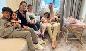 georgina y cristiano ronaldo primera imagen con su hija en casa con todos sus hijos tras muerte bebe