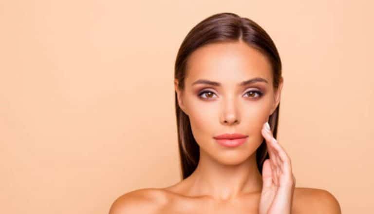 La técnica natural para reducir las arrugas: el yoga facial