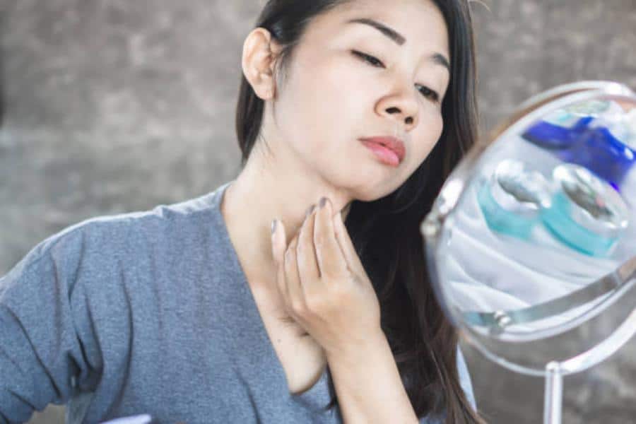 El truco perfecto para disimular una papada Cremas para el rostro y la papada