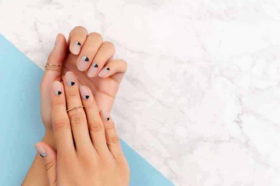 Diseños de uñas que deslumbrarán esta primavera 2024: ¡Arrasa con elegancia! Uñas delicadas y sutiles
