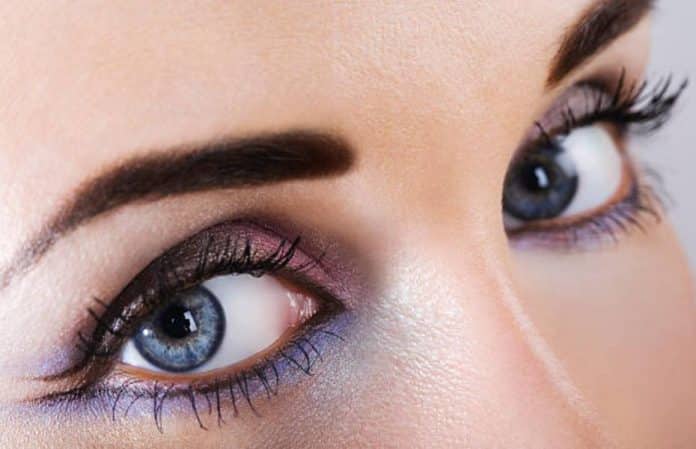 El secreto de los maquilladores profesionales para agrandar la mirada