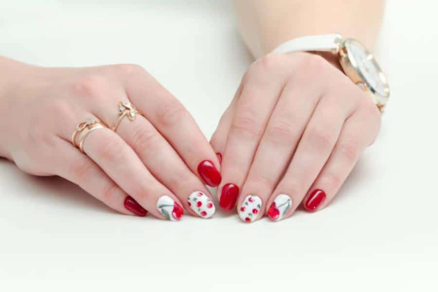 Manicura perfecta con cerezas