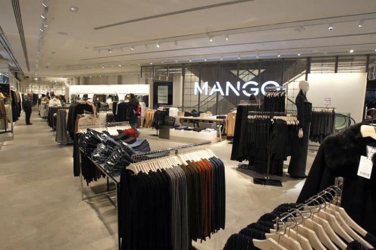 Mango tiene en seis colores los vaqueros que siempre has deseado