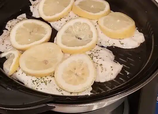 Cómo hacer una merluza al limón exquisita en poco tiempo