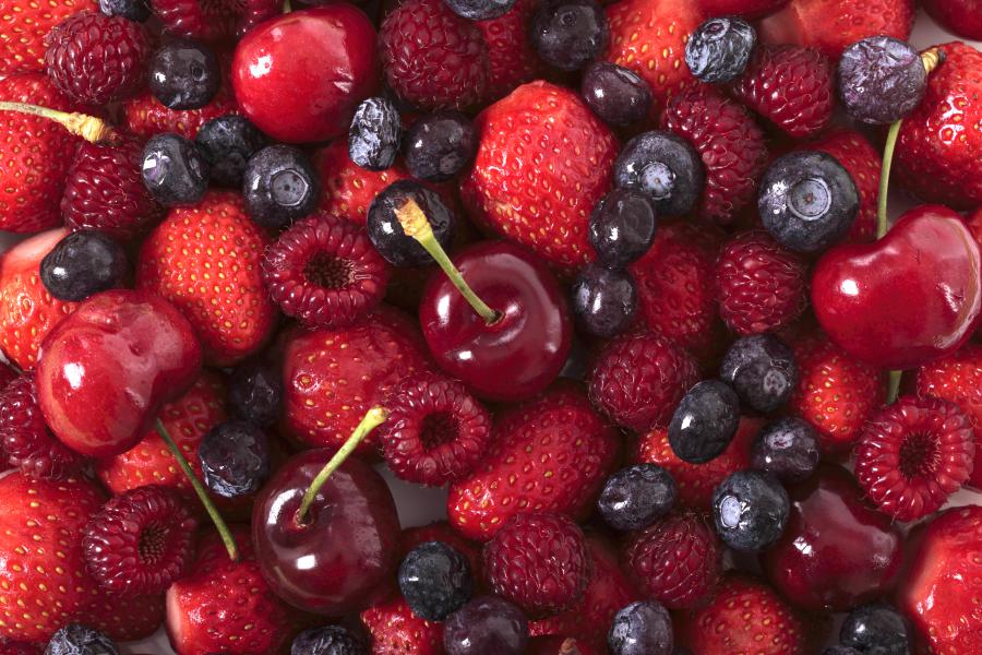 Las fresas y todos los frutos rojos, también