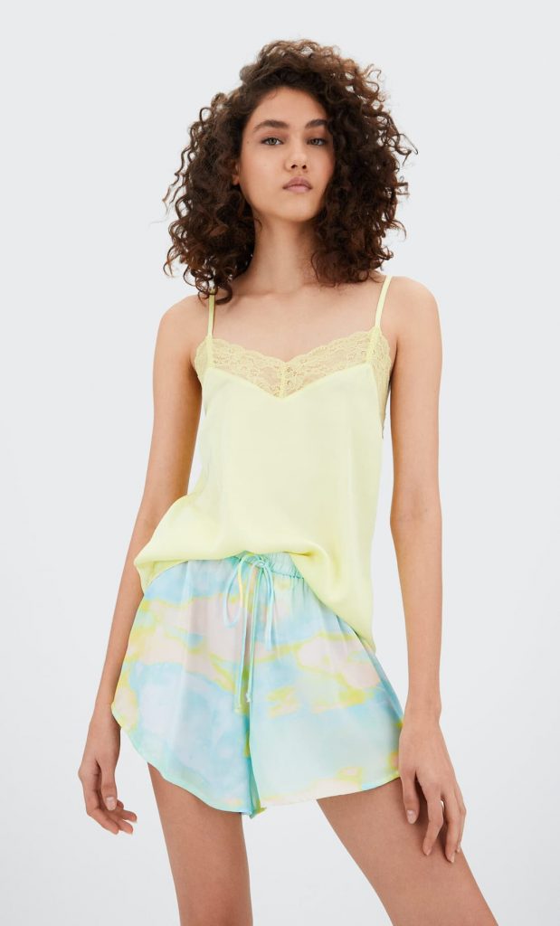 Saluda a la primavera con estos pijamas de Stradivarius