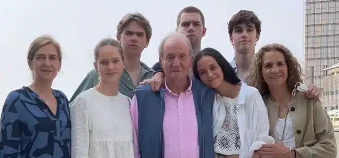 rey juan carlos con nietos en abu dabi