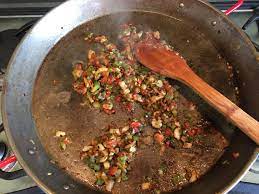 La paella de pollo que puedes hacer en pocos minutos