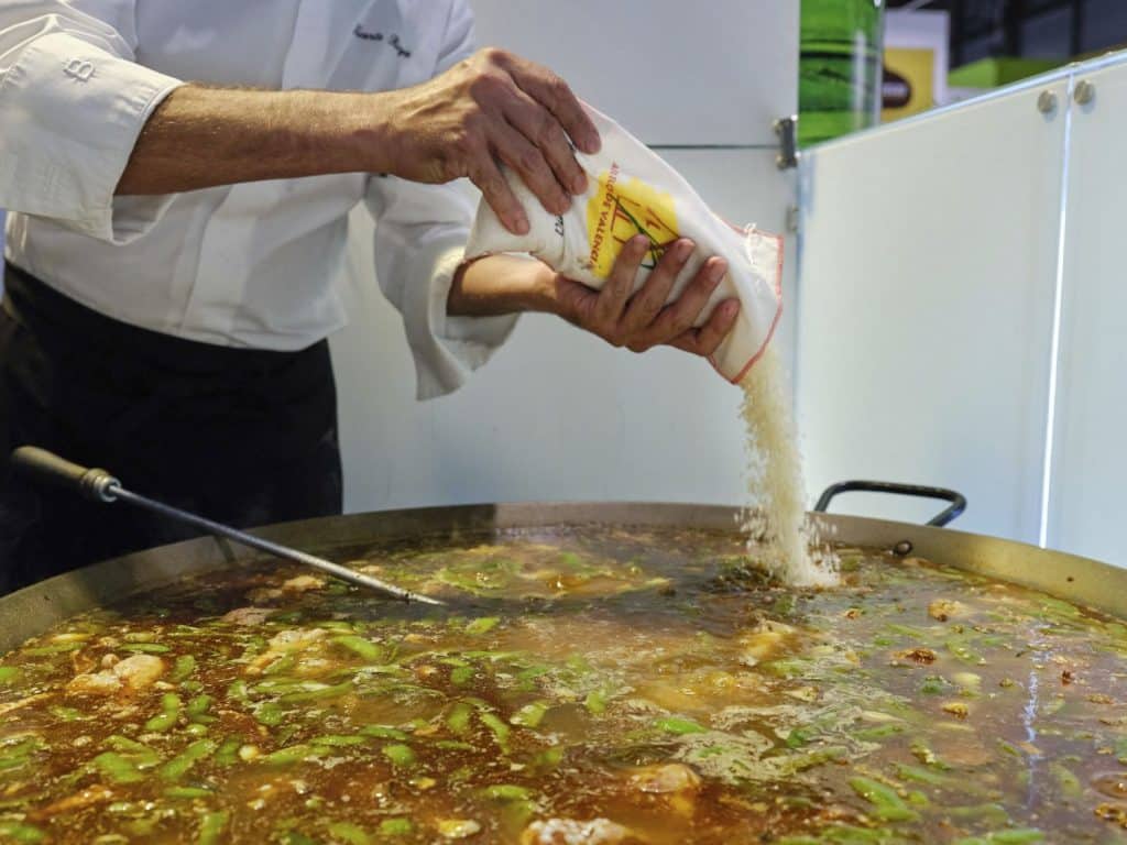 La paella de pollo que puedes hacer en pocos minutos