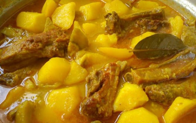 Costillas adobadas con patatas: un guiso tradicional para gozar