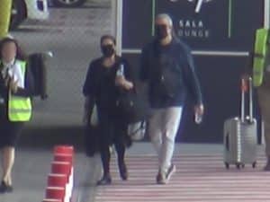 Agustín Pantoja, muy pendiente de Isabel en pleno viaje a Latinoamérica