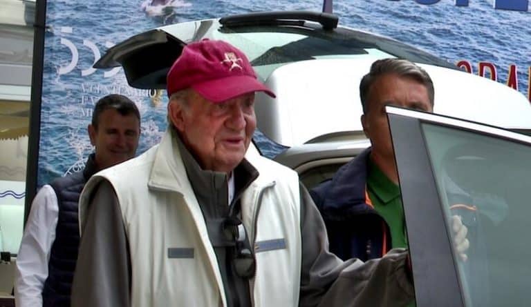 El rey Juan Carlos llevaba 20.000 euros encima el día que se reencontró con sus seres queridos