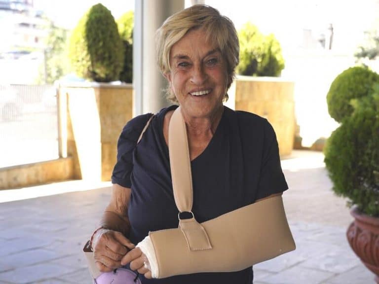 Chelo García Cortés recibe el alta más fuerte que nunca y sin pelos en la lengua: «Si no trabajo, no cobro»