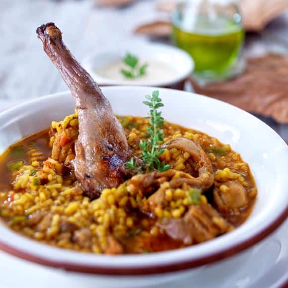 Este arroz caldoso con conejo está más rico que el de tu abuela 