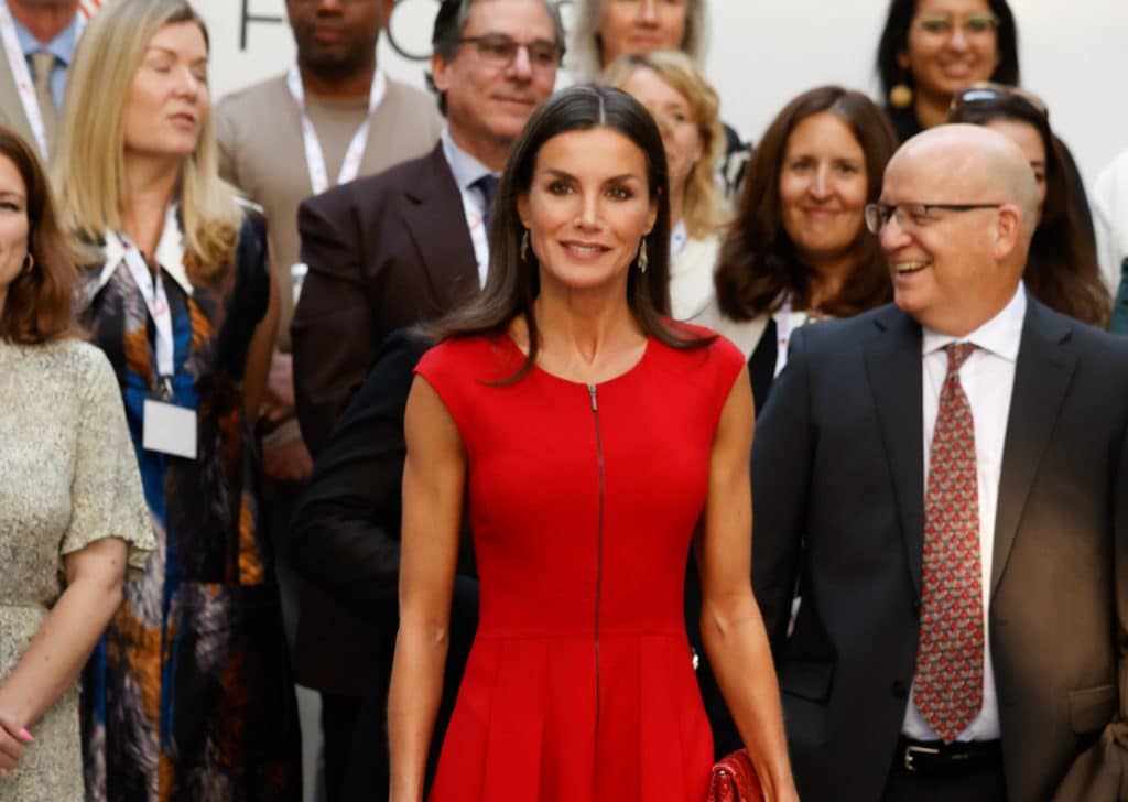 LA REINA LETIZIA PRESIDE LA MESA DEBATE COMPETITIVE ADVANTAGE cine hollywood